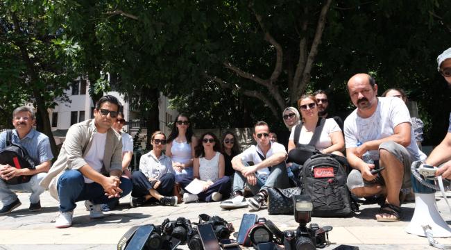 Gazeteciler Basın Bayramı'nda makine bırakma eylemi yaptı