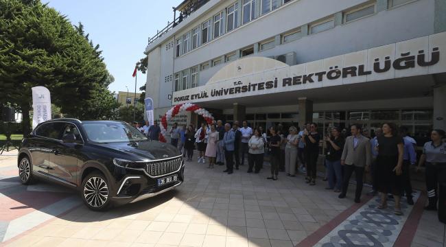 TÜRKİYE'NİN YERLİ OTOMOBİLİ TOGG DEÜ'NÜN MAKAM ARACI OLDU