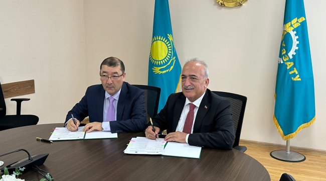 Rektör Çomaklı Kazakistan'daydı 