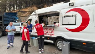 Türk Kızılay Orman yangınlarıyla mücadelede beslenme desteğiyle sahada 