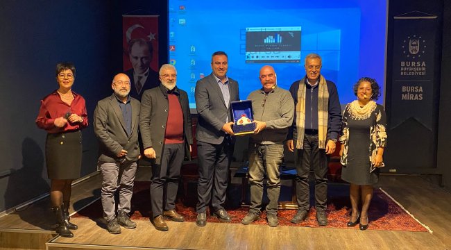 ‘Bursa Bellek- Kent Söyleşileri’nin ilk konuğu Ezel Akay oldu