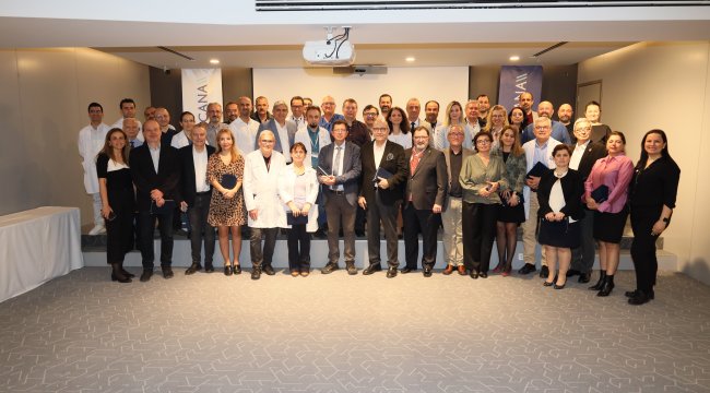 Medicana İzmir'den hekimlere teşekkür plaketi