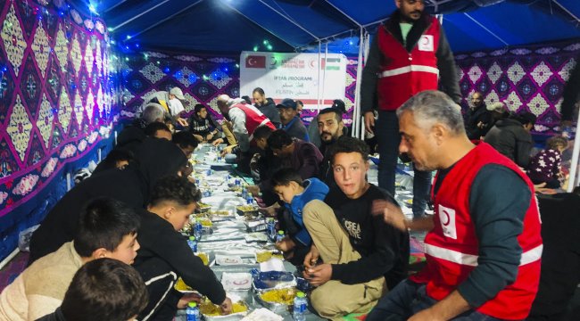 Türk Kızılay Gazze'de her gün 30 bin kişilik iftar veriyor