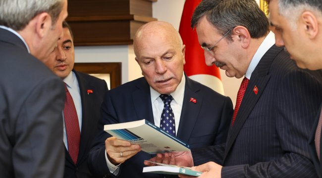 Cumhurbaşkanı Yardımcısı Yılmaz Büyükşehir Belediyesini ziyaret etti