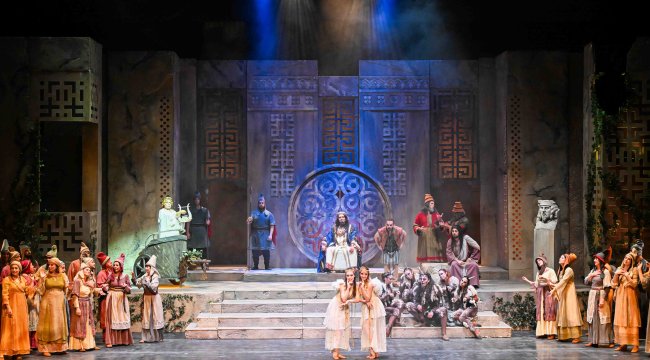 Midas'ın Kulakları Görkemli Bir Prömiyerle Döndü!