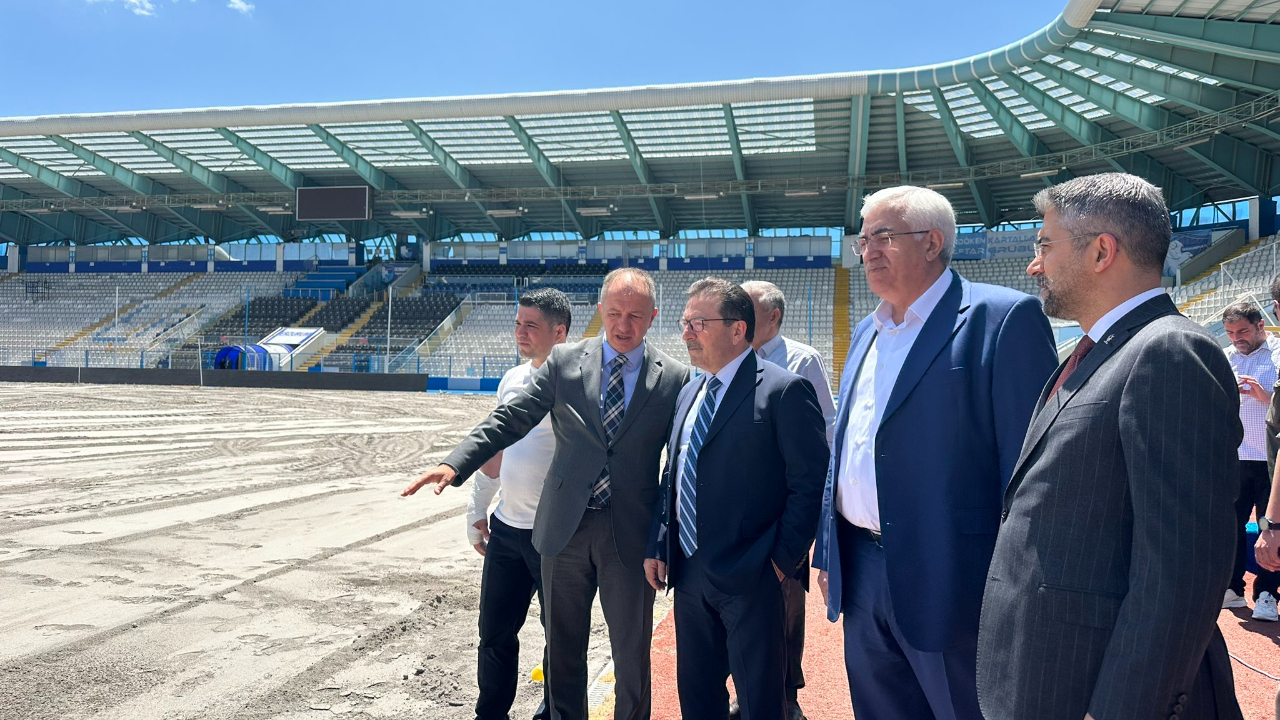 Erzurum Milletvekilleri Kazım Karabekir Stadyumu’ndaki Çalışmaları İnceledi