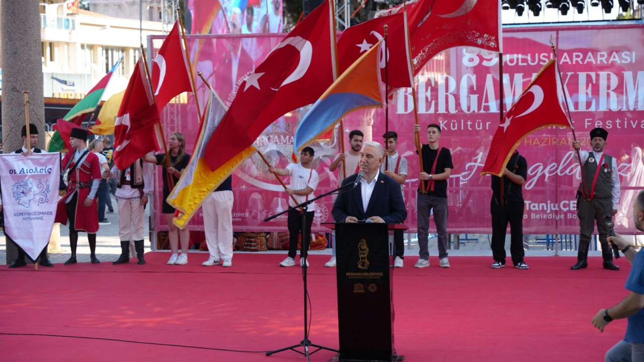 Uluslararası Bergama Kermesi büyük bir coşku ve katılımla gerçekleştirildi