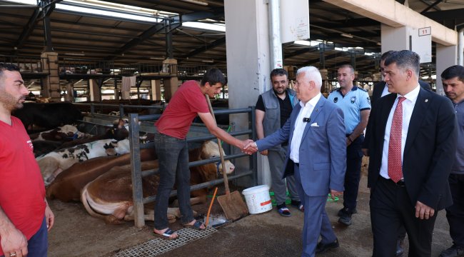 Başkan Bozbey'den Kurban Pazarı'na ziyaret