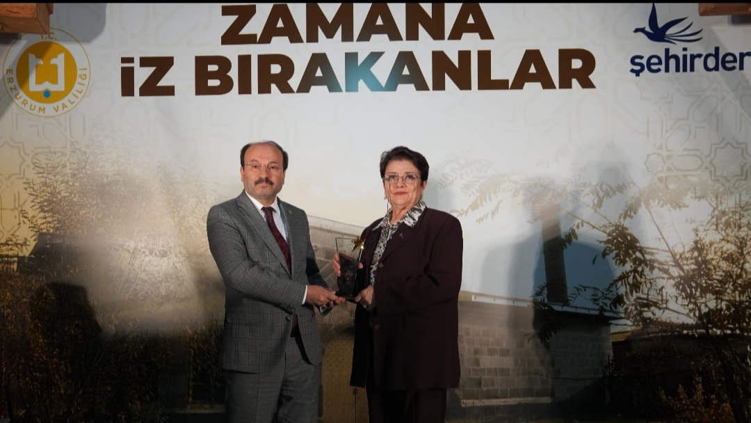 Zekiye Çomaklı, “Zamana İz Bırakanlar” Arasında Yerini Aldı