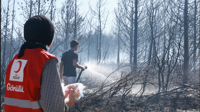Türk Kızılay'ın Orman Yangınlarıyla Mücadeleye Desteği Aralıksız Sürüyor