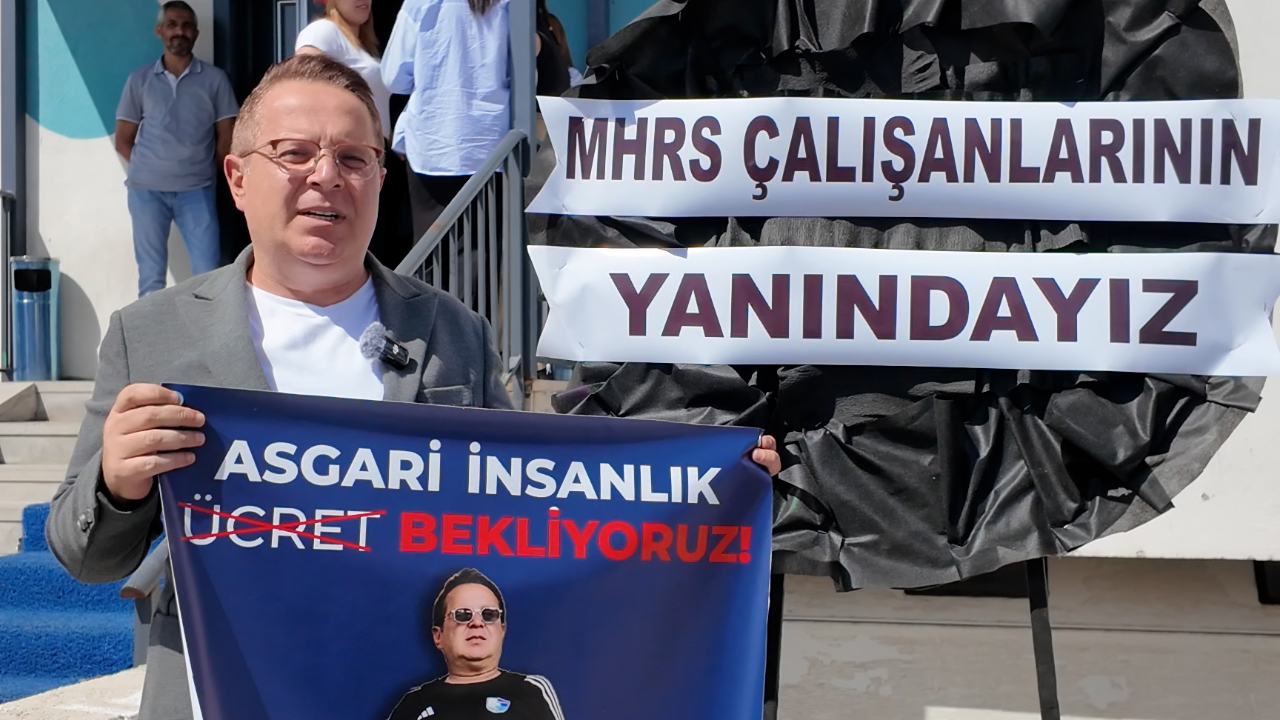 Elmalı Sağlık Emekçileri İçin Pankart Astı, Sessiz Çığlığa Ses Oldu