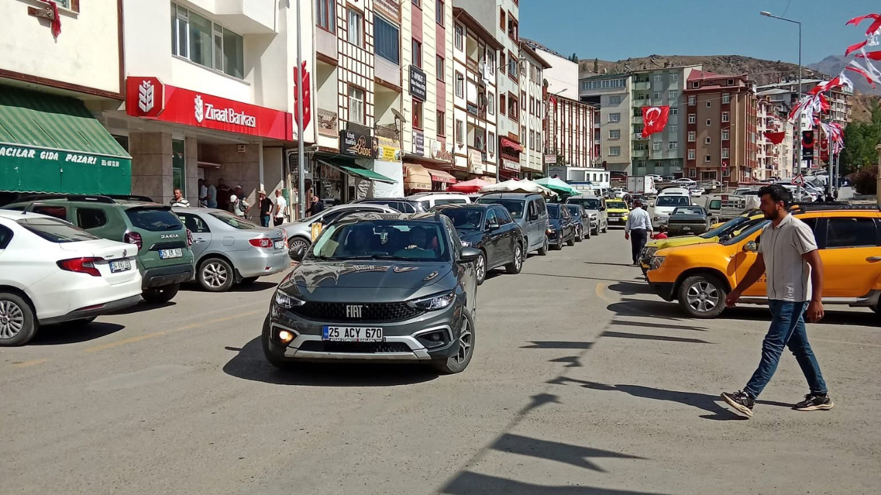 İspir’de Trafik ve Heyelan Sorunları Gündemde