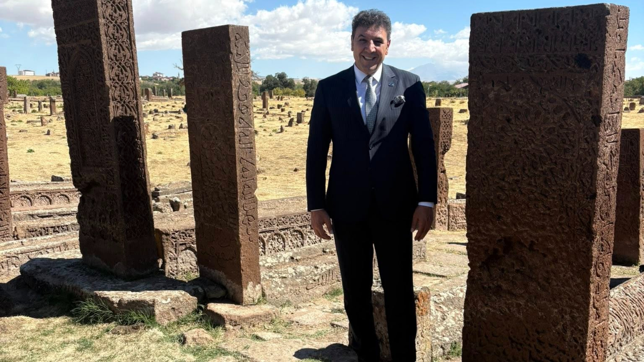 Anahtar Parti Erzurum İl Başkanı İşleyen Durmak Bilmiyor