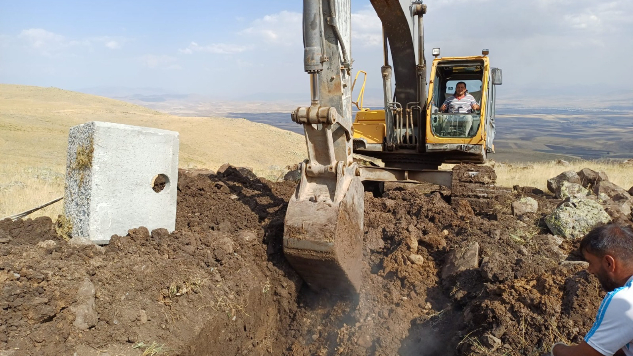 Horasan ilçesine bağlı Mollamelik Mahallesi’nde Yarım Asırlık Su Sorunu Çözüldü