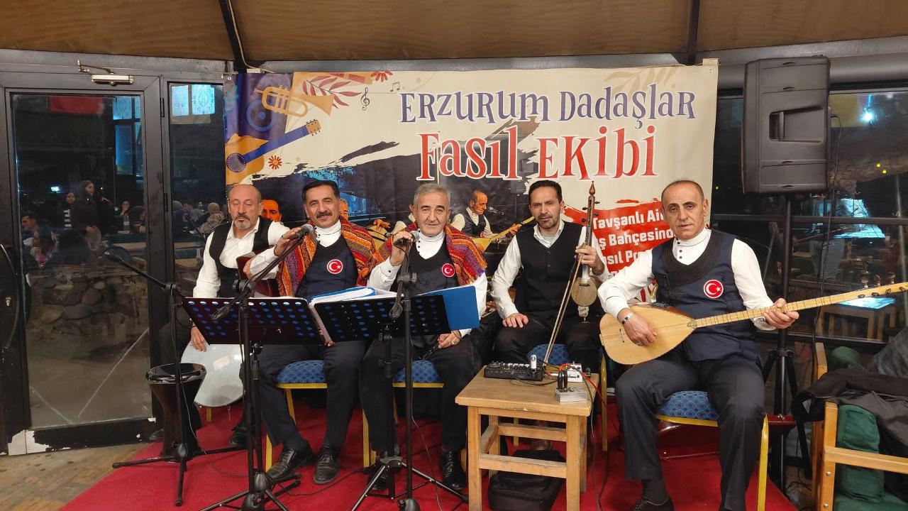 Tavşanlı Park’ta sadece çay değil, kültür de demleniyor