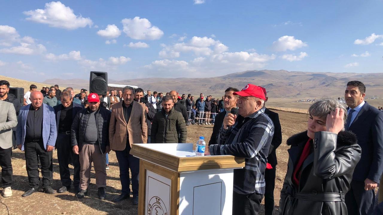 Çat’ta Geleneksel At Yarışları Büyük Heyecanla Gerçekleşti