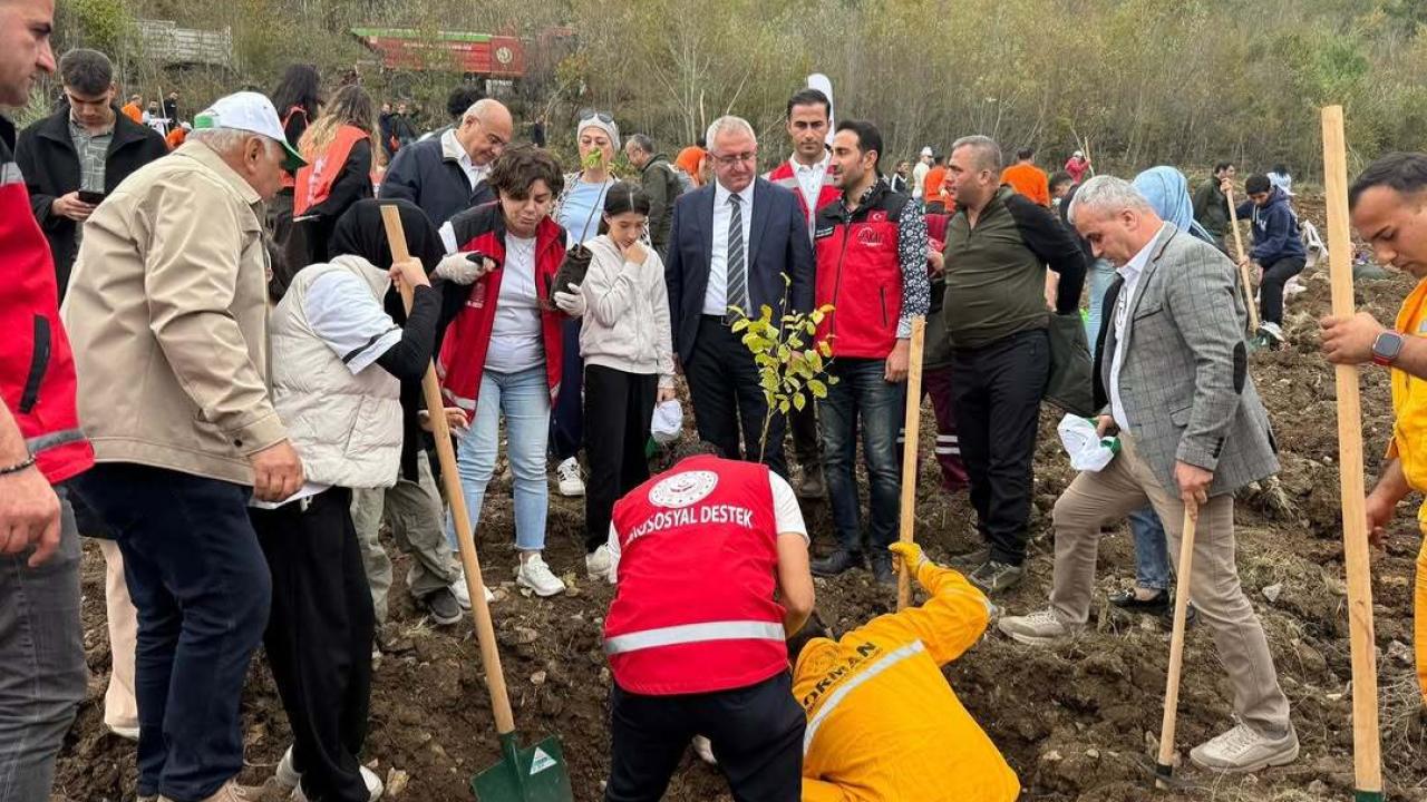 Milli Ağaçlandırma Günü’nde Ankara, İzmir ve Hatay’da Fidan Dikim Seferberliğine Katıldı