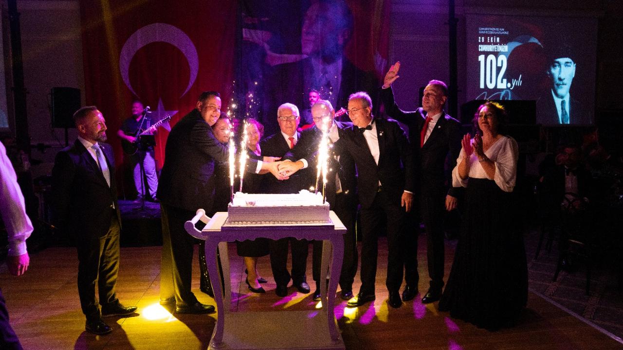Rotary’den Cumhuriyet’e Yakışan Gece: Bursa’da 102. Yıl Coşkusu