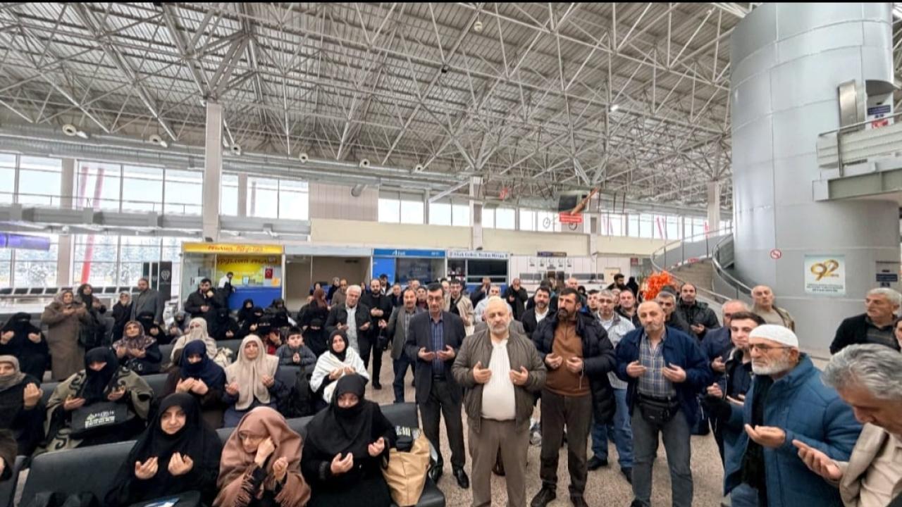 Beyaz Esenlik Turizm’den Umre Yolculuğu: 90 Kişilik Kafile Mekke’ye Uğurlandı