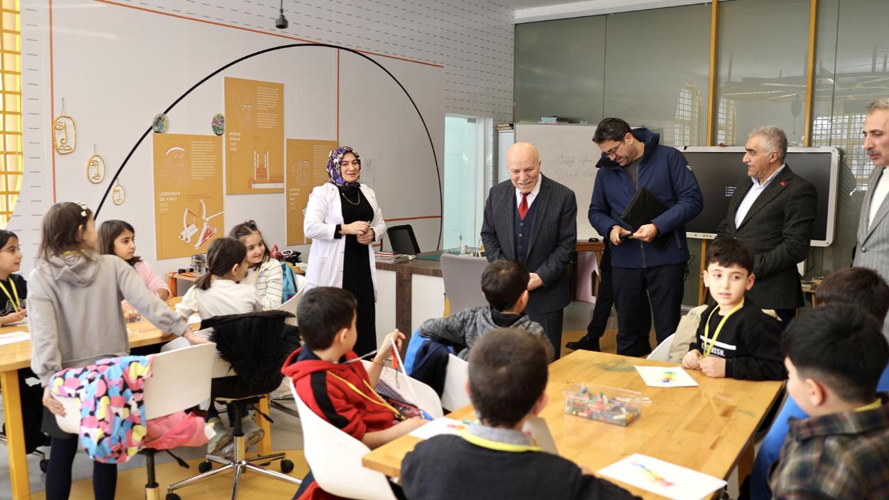 Başkan Sekmen, öğrencilerle bir araya geldi