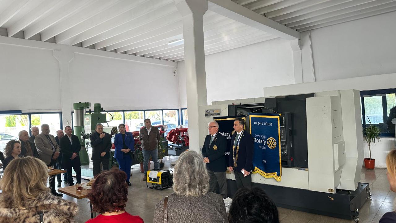 Rotary Bölge 2440 çatısı altında faaliyetlerini sürdüren Çiğli Rotary Kulübü’nün Aralık ayı sonunda gerçekleştirdiği toplantıda, Türkiye Kas Hastalıkları Derneği İzmir Şubesi yöneticilerinin katılımıyla kas hastalıkları ve bu hastalıklarla mücadelede yaşa