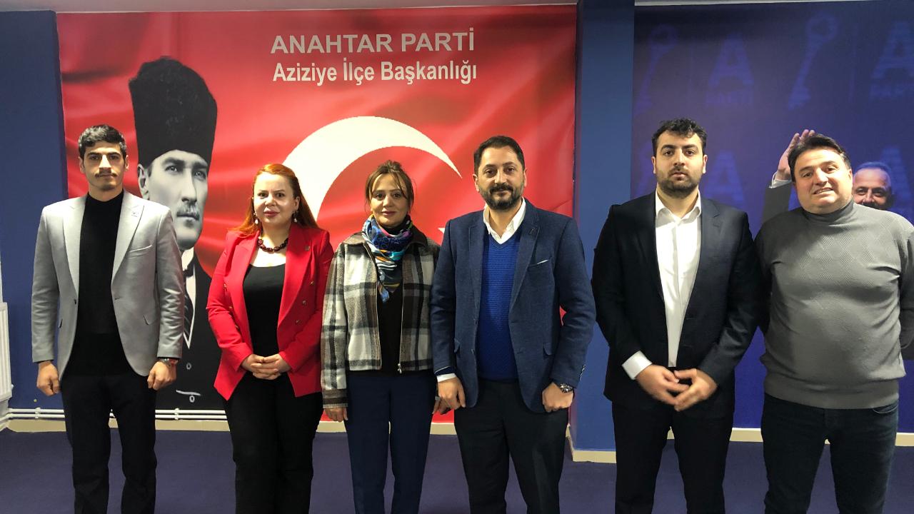 u 6. “Liyakatli Şöhretsizler” Aziziye’de Sahneye Çıktı