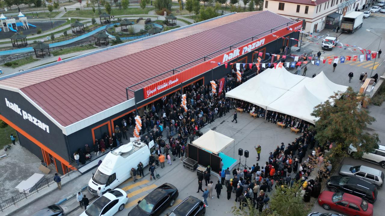 Büyükşehir Belediyesi’nin “Halk Pazarı Projesi”, kısa sürede ülke çapında dikkat çeken bir model haline geldi