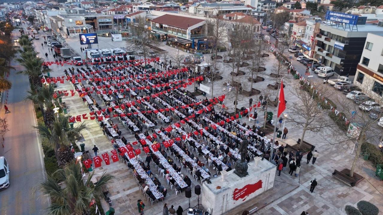'Urla’da Ramazan’ın bereketi dayanışma sofralarında paylaşıldı'