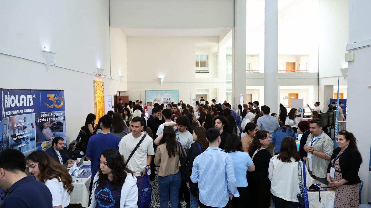 “DEÜ Kariyer Zirvesi: Sağlık 2026” başladı.